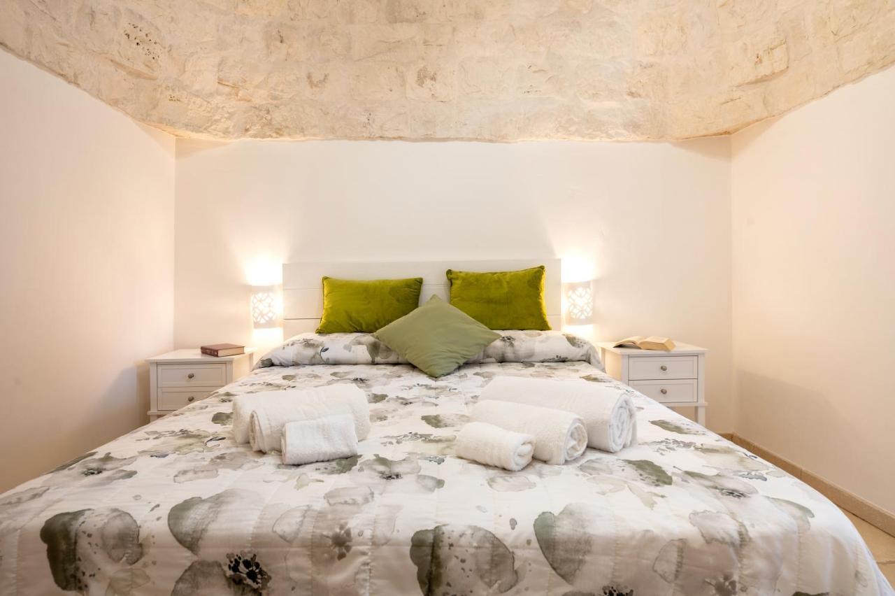 Trullo Il Focolare In Masseria Cisternino Eksteriør billede