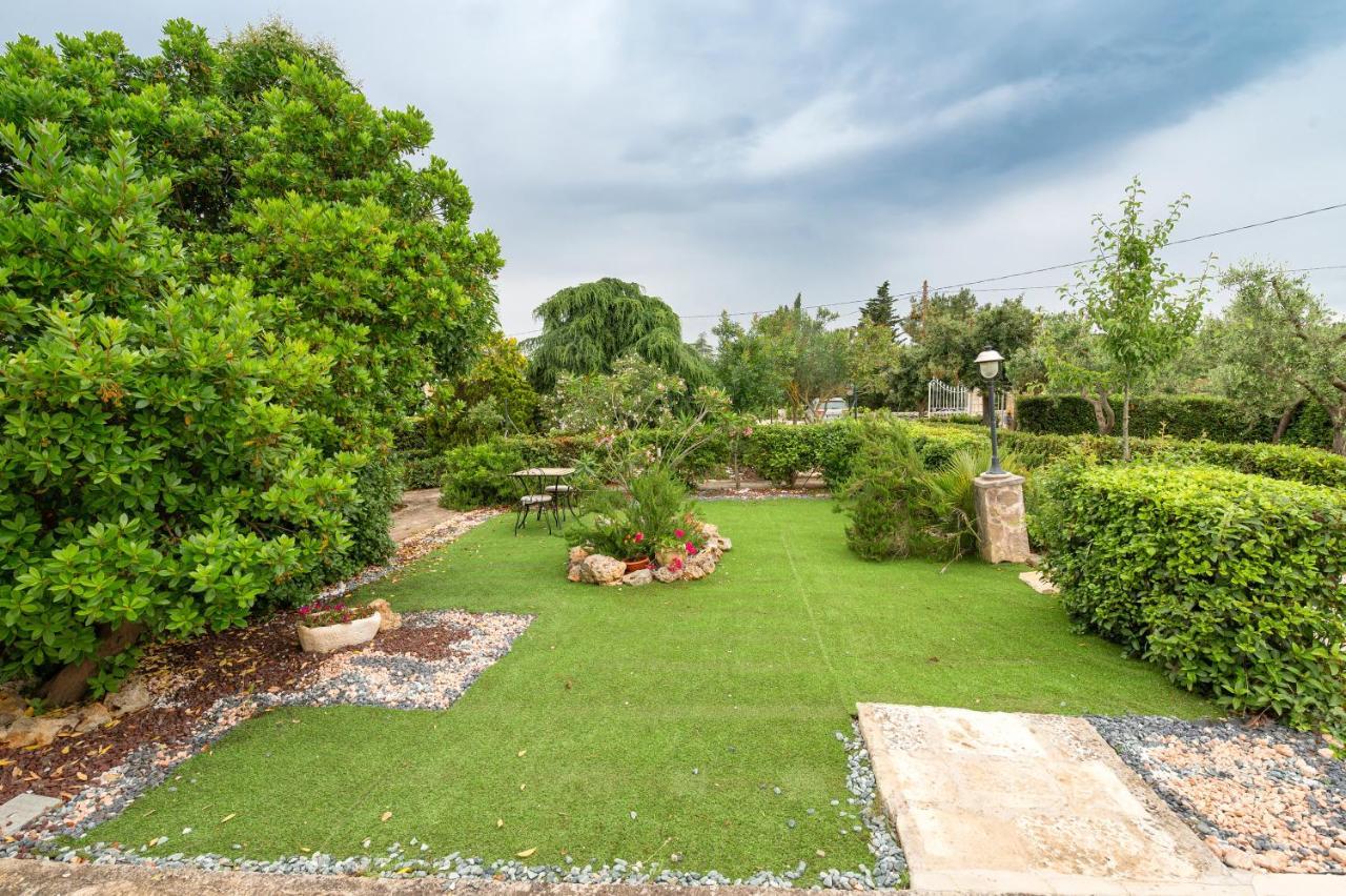 Trullo Il Focolare In Masseria Cisternino Eksteriør billede
